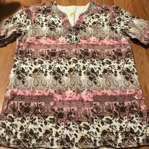 Patterned scrub top